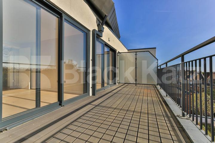 1,266 square foot Penthouse two bedroom and two bathrooms with a 180 degree view Tottenham Lane, Crouch End